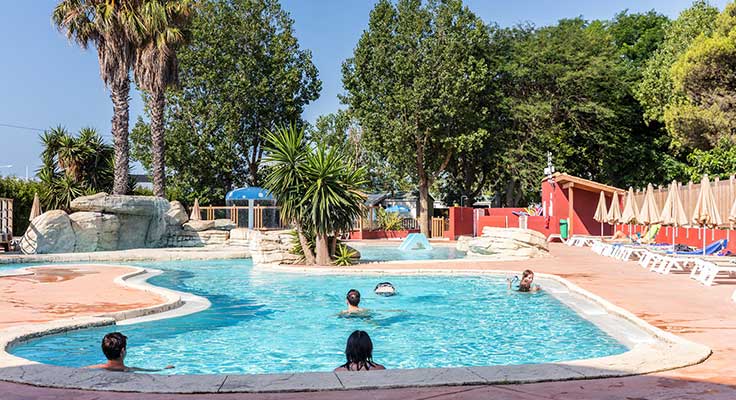 bassin chauffé au camping les Peupliers de la Marina de Canet