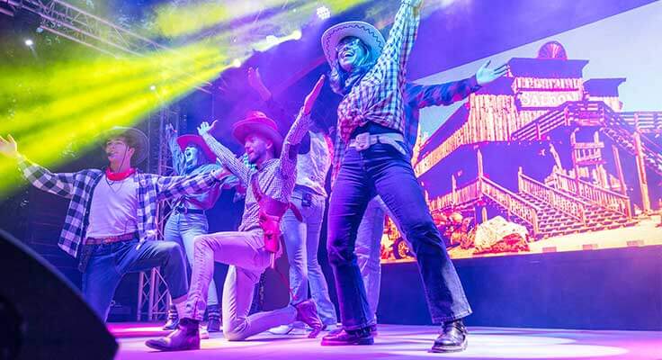 Spectacle organisé par les animateurs du camping